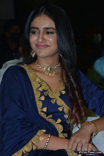 Priya-Prakash-Warrier-4
