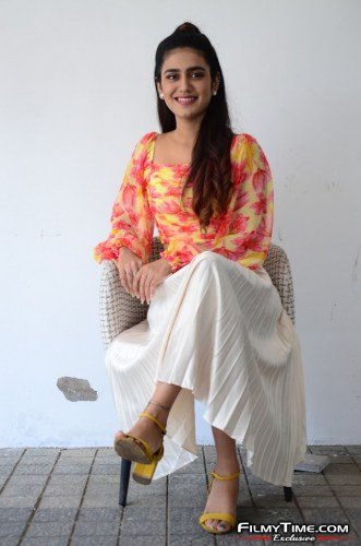 Priya-Prakash-Warrier-18