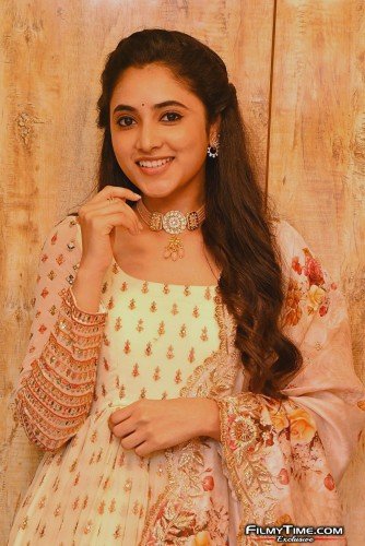 Priyanka-Mohan-Sreekaram-pre-27