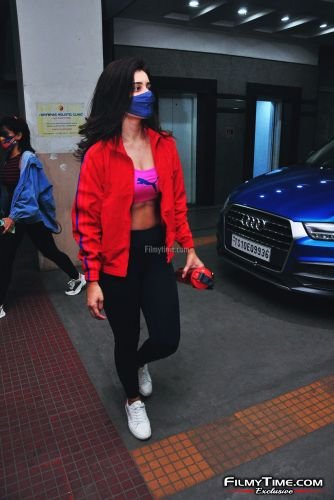 raashi-khanna-gym-pics-1apr21-10