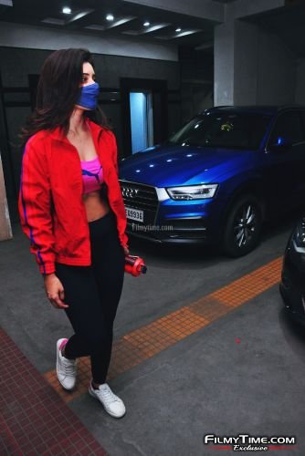 raashi-khanna-gym-pics-1apr21-11
