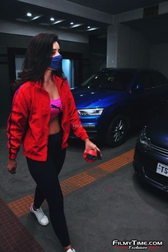 raashi-khanna-gym-pics-1apr21-12