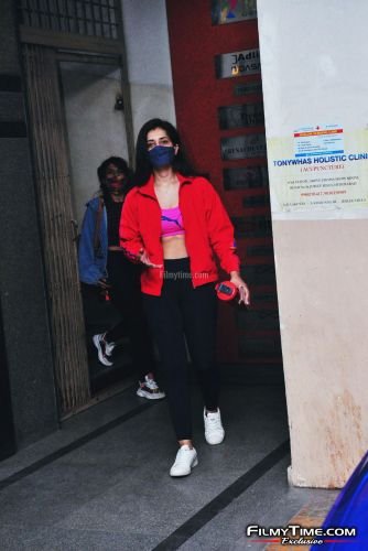 raashi-khanna-gym-pics-1apr21-17
