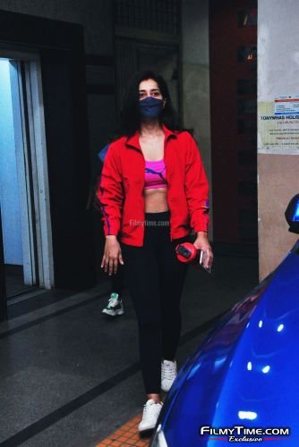 raashi-khanna-gym-pics-1apr21-3