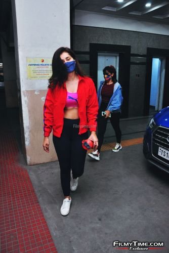 raashi-khanna-gym-pics-1apr21-8