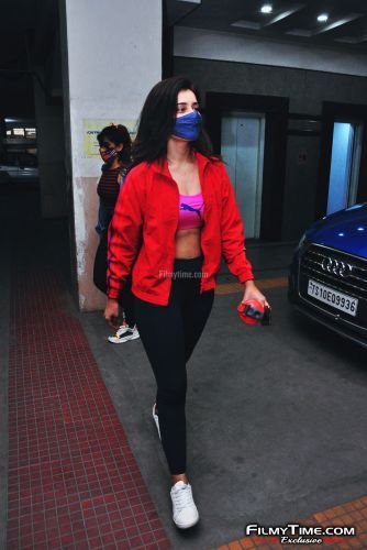 raashi-khanna-gym-pics-1apr21-9