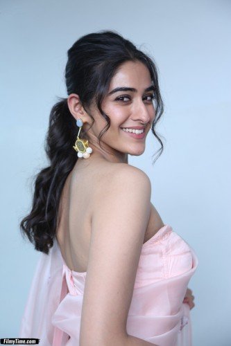 Sakshi-Vaidya-pics-1