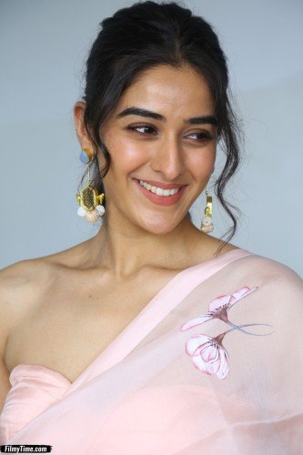 Sakshi-Vaidya-pics-15