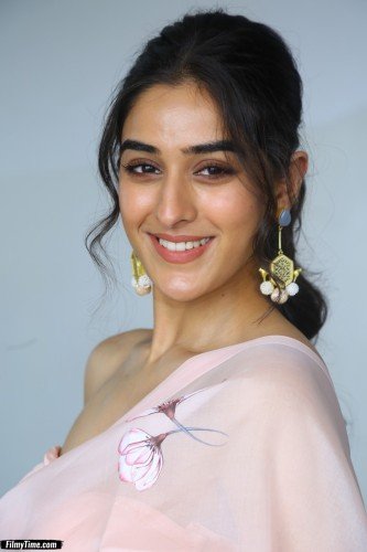 Sakshi-Vaidya-pics-16