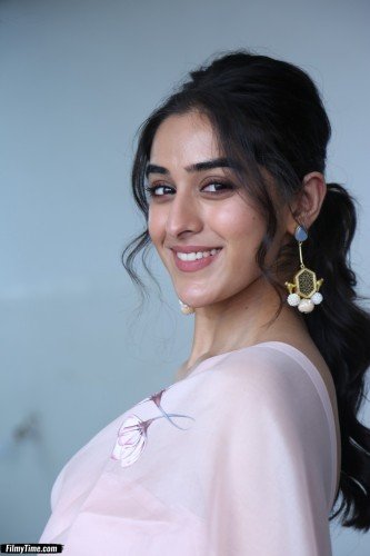 Sakshi-Vaidya-pics-20