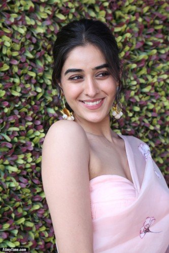 Sakshi-Vaidya-pics-40