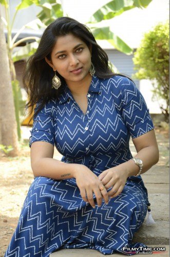 Anchor-Sneha-13
