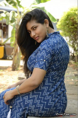 Anchor-Sneha-19