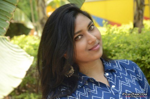 Anchor-Sneha-4