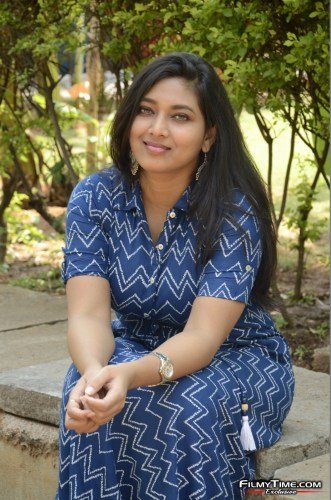 Anchor-Sneha-5
