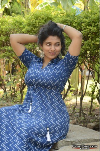 Anchor-Sneha-8