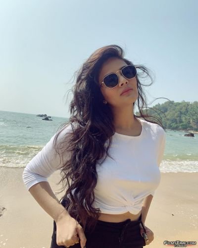 sreemukhi-goa-photos15