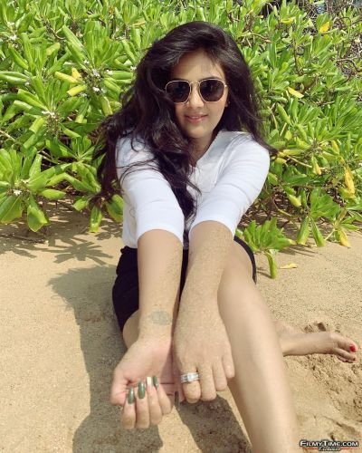 sreemukhi-goa-photos16