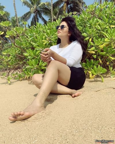 sreemukhi-goa-photos21