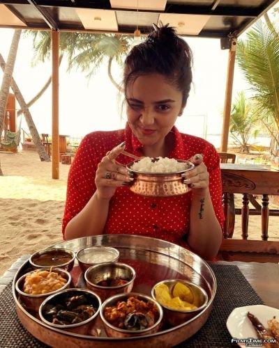 sreemukhi-goa-photos23