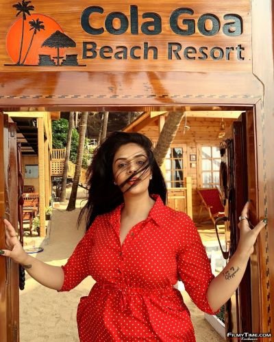 sreemukhi-goa-photos24