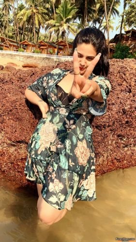 sreemukhi-goa-photos35
