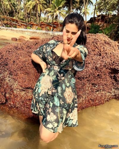 sreemukhi-goa-photos8