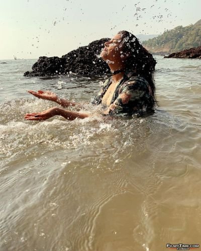 sreemukhi-goa-photos9