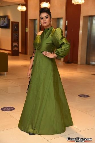 Sreemukhi-latest-photos-13_wm