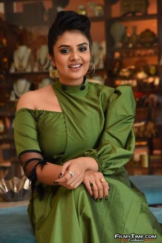 Sreemukhi-latest-photos-20_wm