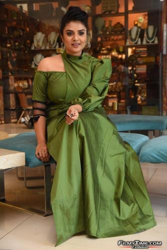 Sreemukhi-latest-photos-21_wm