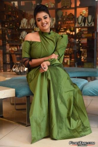 Sreemukhi-latest-photos-22_wm
