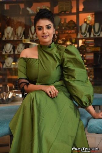 Sreemukhi-latest-photos-26_wm