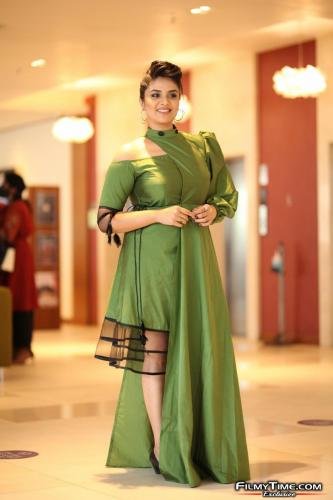 Sreemukhi-latest-photos-33_wm