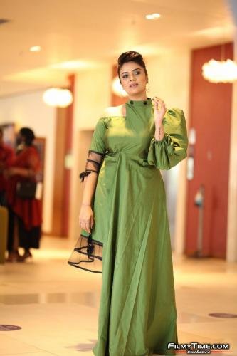 Sreemukhi-latest-photos-34_wm