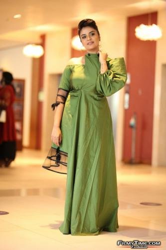 Sreemukhi-latest-photos-35_wm