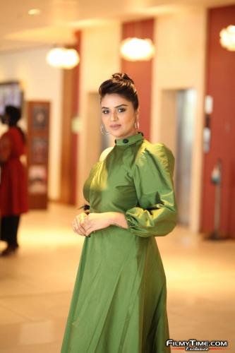 Sreemukhi-latest-photos-36_wm