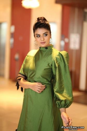 Sreemukhi-latest-photos-41_wm