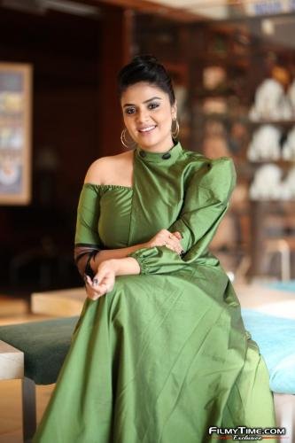 Sreemukhi-latest-photos-50_wm