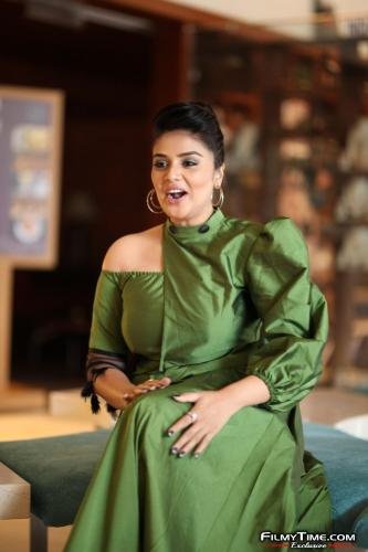 Sreemukhi-latest-photos-51_wm
