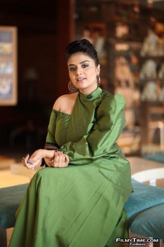 Sreemukhi-latest-photos-53_wm