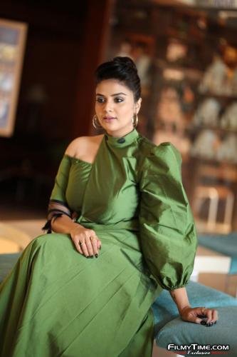 Sreemukhi-latest-photos-55_wm