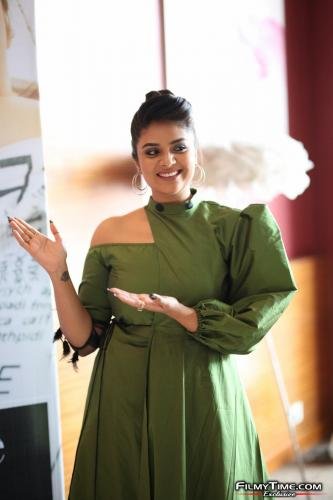 Sreemukhi-latest-photos-58_wm