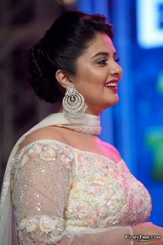 Sreemukhi-Check-Pre-Release-1