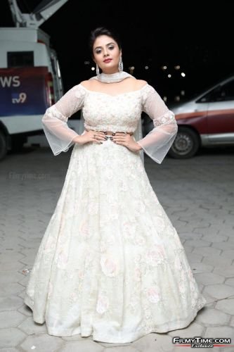 Sreemukhi-Check-Pre-Release-16