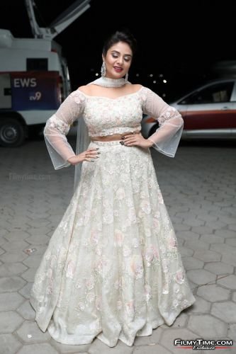 Sreemukhi-Check-Pre-Release-25