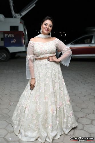 Sreemukhi-Check-Pre-Release-26