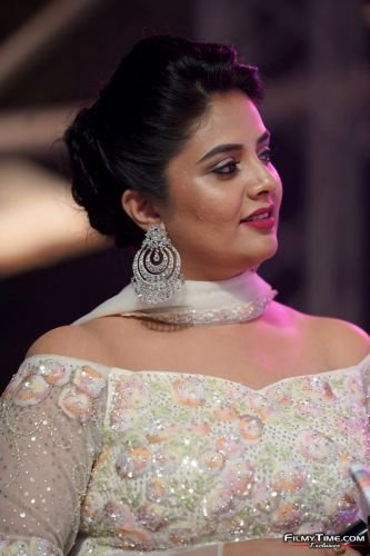 Sreemukhi-Check-Pre-Release-4