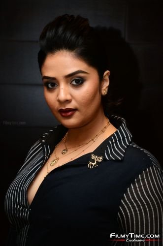 sreemukhi-pushpa-event-1