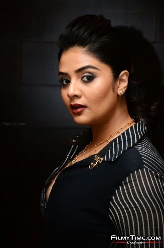 sreemukhi-pushpa-event-12